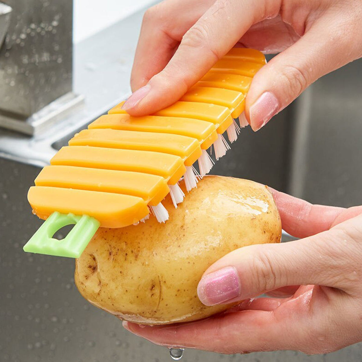 Retail packaging for the Claranza carrot-shaped vegetable scrubbing brush.
